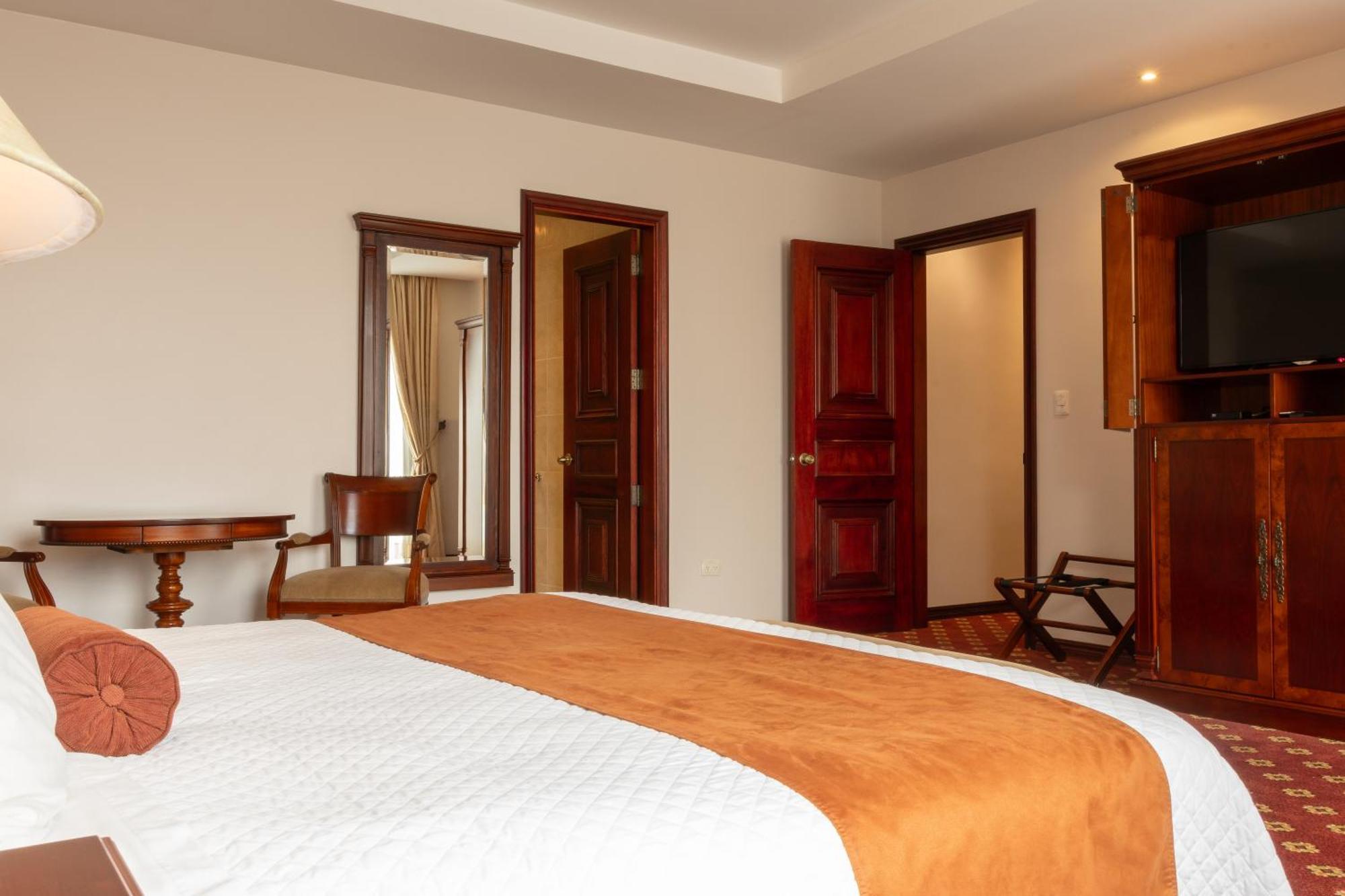 Grand Victoria Boutique Hotel Loja Kültér fotó